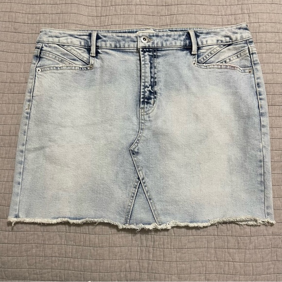 Jessica Simpson Infinite Mini Skirt Acid Wash Denim  Size 32 - Picture 1 of 9
